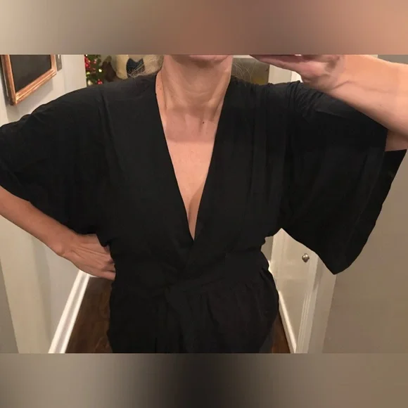 Club Monaco Elegant Black Kimono Style Top - Picture 3 of 4